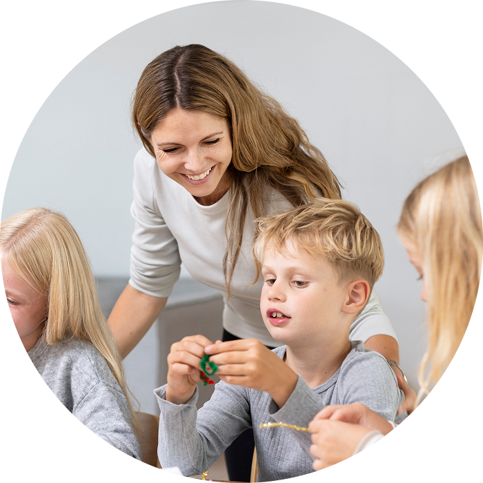 Nauttii luovuudesta perheen kanssa.