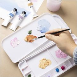 Maalipaletti kannella