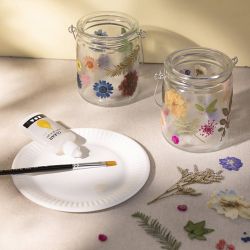 Kuivatut kukat ja lehdet