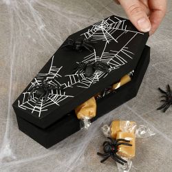 Arkku magneettilukolla