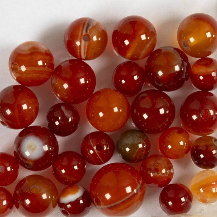 Akaattikivihelmet, halk. 6+8+10 mm, aukon koko 0,9-1 mm, polt. orange, punainen, 28 kpl/ 1 pkt