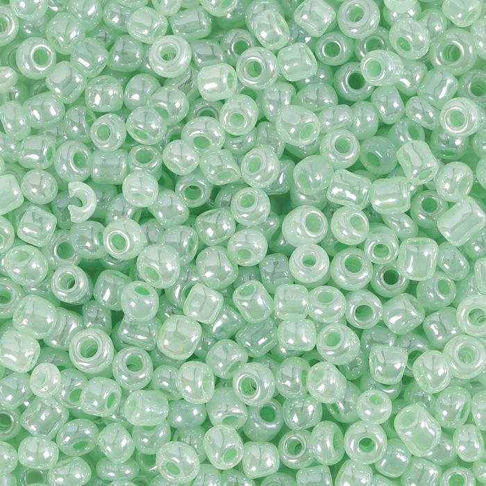 Rocaille-siemenhelmet, halk. 3 mm, koko 8/0, aukon koko 0,6-1,0 mm, pehmeä vihreä, 25 g/ 1 pkt