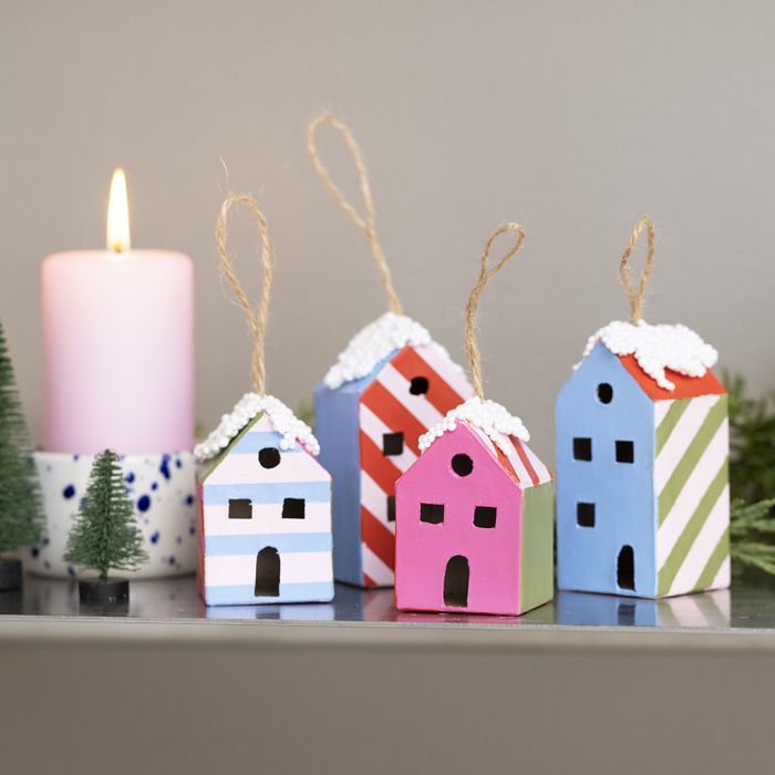 Talot maalattu graafisilla kuvioilla