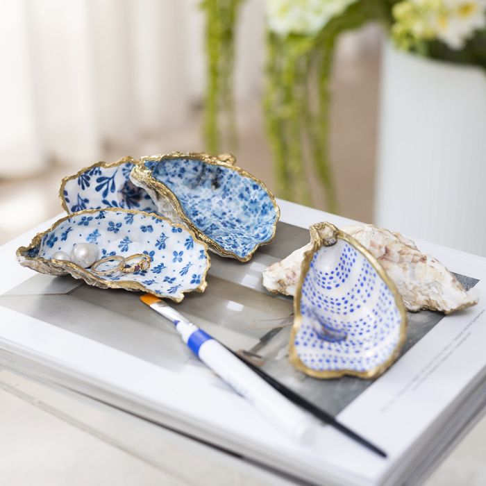 Osterinkuoret koristeltu decoupagella ja kultatussilla