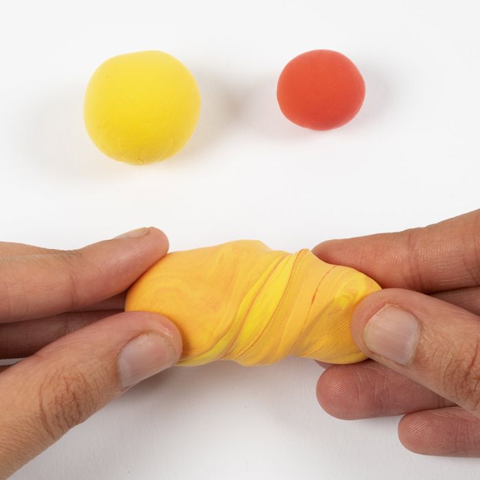 Värien sekoittaminen Silk Clay® -massalla