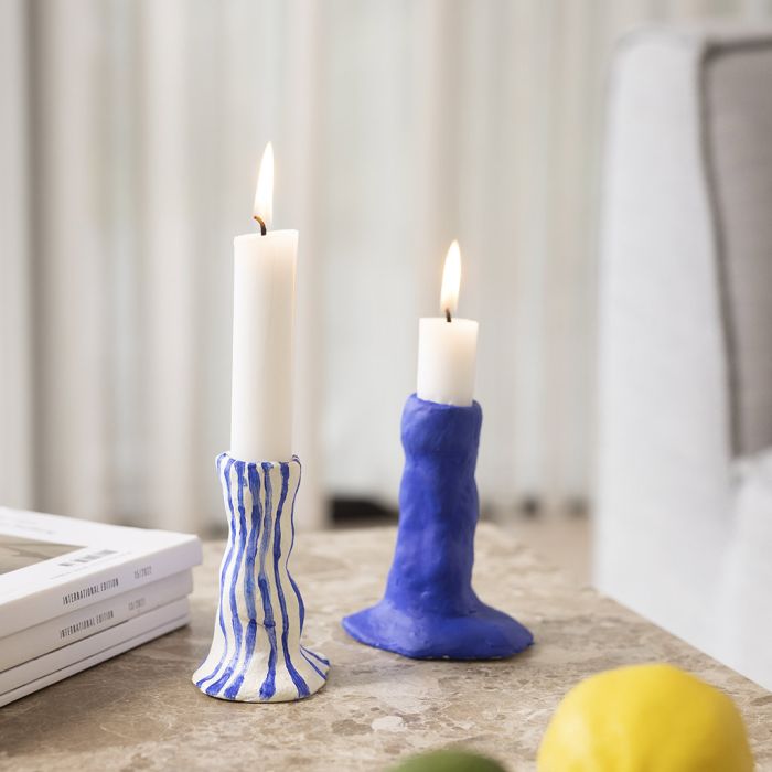 Itsekovettuvasta savesta valmistetut kynttilänjalat