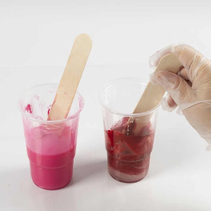 Värin lisääminen hartsiin