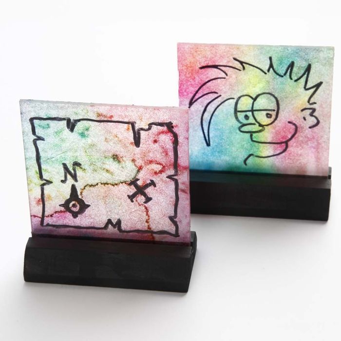 Lasikuva pidikkeessä