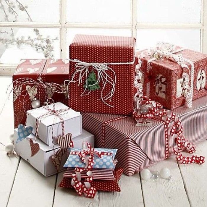 Lahjapaketointia Vivi Gade-papereilla