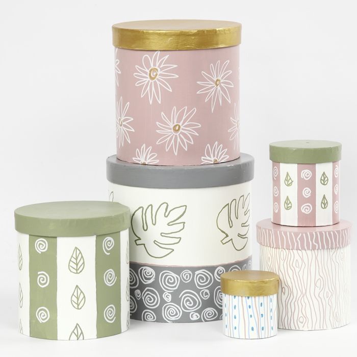 Askartelumaalilla koristellut rasiat