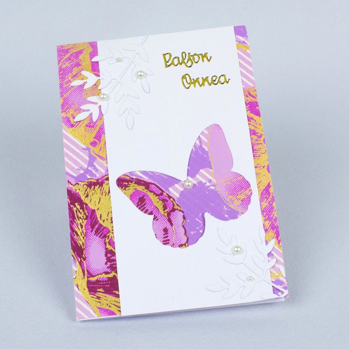 Värikäs perhoskortti