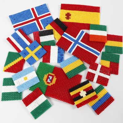 Maailman liput Nabbi-putkihelmist&auml;