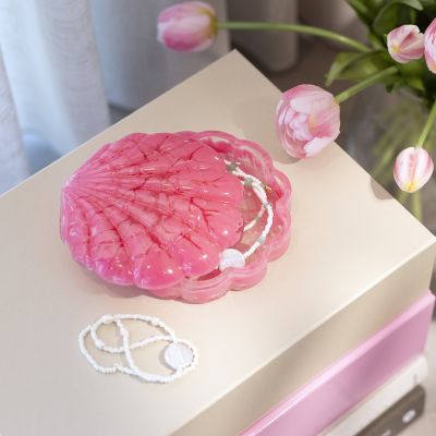 Kirkkaasta biohartsista valettu kulho