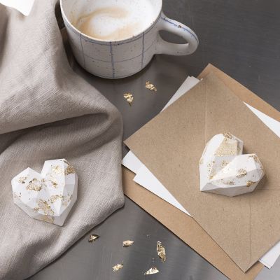 Valuhartsiseoksesta valettu syd&auml;n