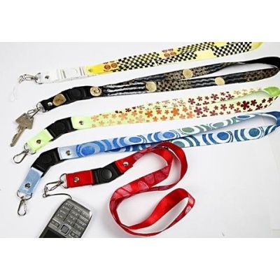 Avainnauha on koristeltu leimasinkuvilla