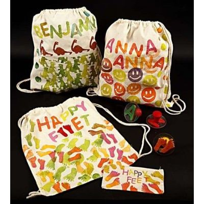 Käsinpainetut kenkäpussit ja penaalit