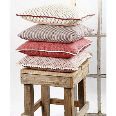 Vivi Gade-kangastyynyjä