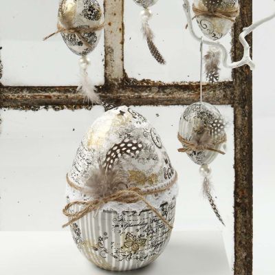 Decoupagepaperilla koristellut munat