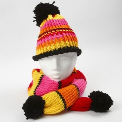 Hattu ja huivi kudontakehyksellä