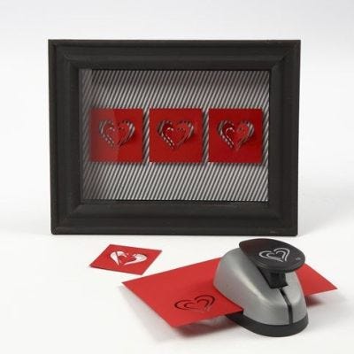 Kartonkisydämet 3D-kehyksessä