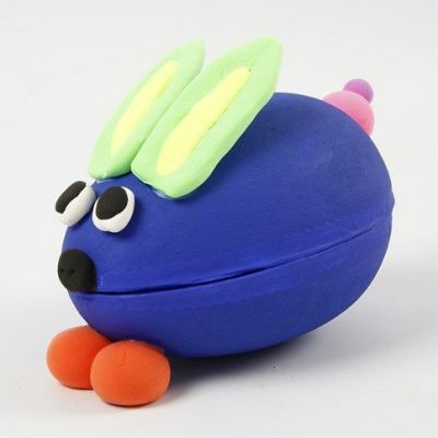 Värikäs pääsiäispupu