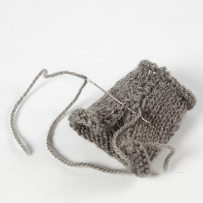 Neulottu ja huovutettu koriste