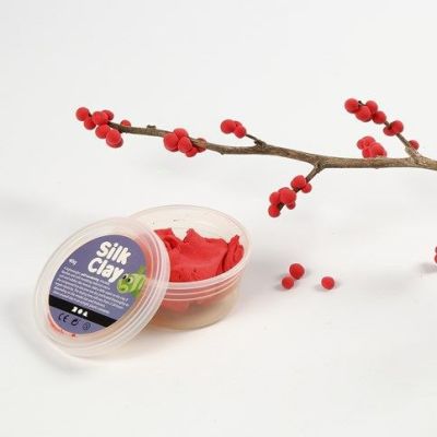 Punavalkoinen joulupöytä