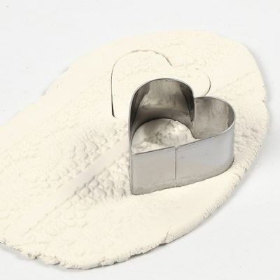 Ripustettavat koristeet itsekovettuvasta savesta