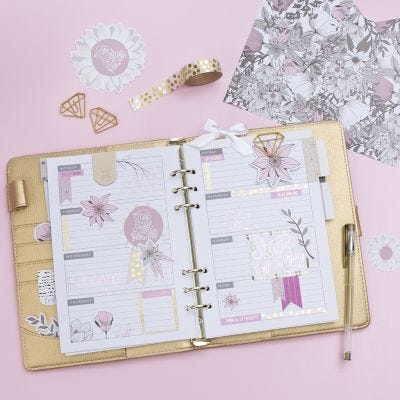 Koristeltu viikkonäkymä Bullet Journal ja muistikirja