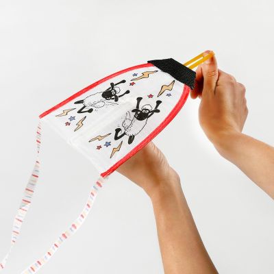 Tekstiilitusseilla koristeltu Late Lammas-leija.