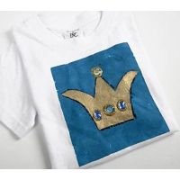 T-paita prinsessakruunukuvalla