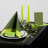 Vehreän vihreä juhlapöytä