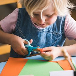 Fiskars lasten sakset ja puuhakirja